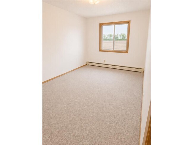 Building Photo - 910 Hengen St