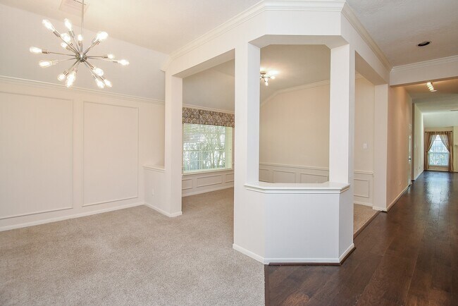 Building Photo - 807 Hyacinth Pl