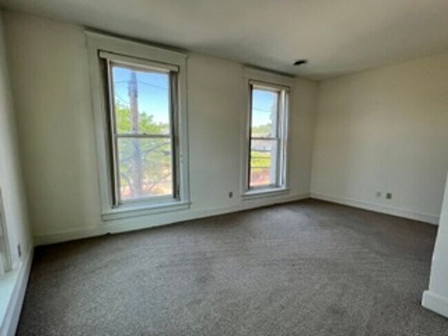 Primary Photo - 1 Bedroom + Office Space in Emmaus