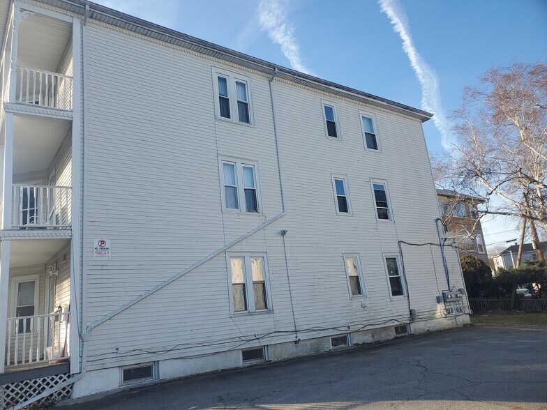 Side of the building - 25 Hacker St