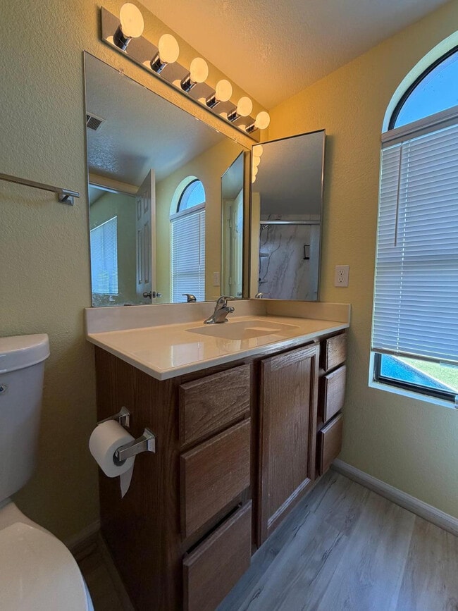 Building Photo - 2524 S El Paradiso