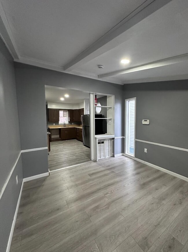 Building Photo - 81 Ashley St