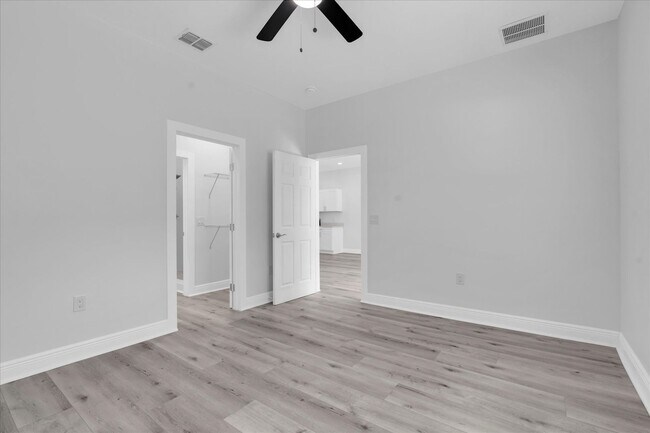 Building Photo - 705 S Orange Ave