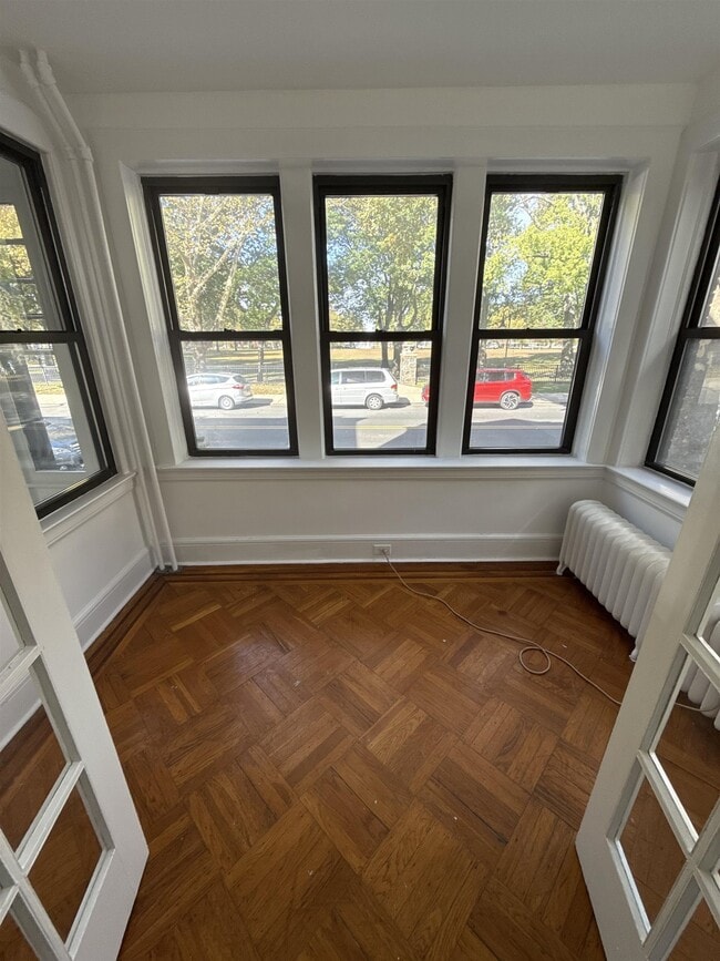 Building Photo - 644 WESTSIDE Ave