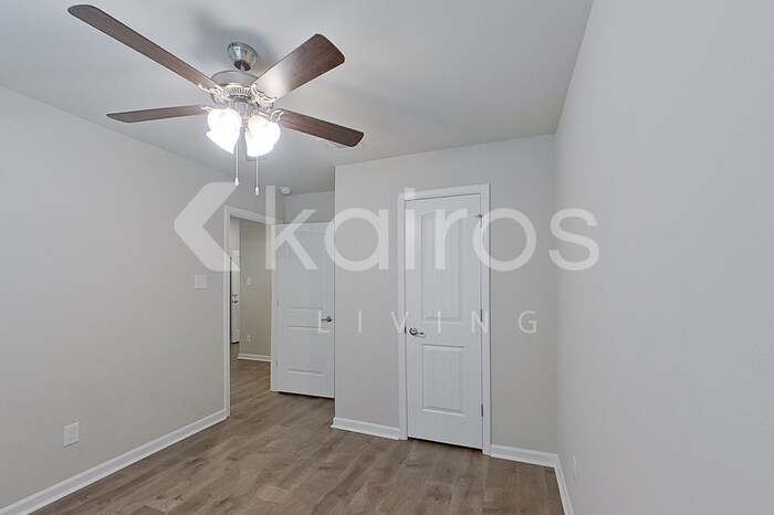 Building Photo - 405 Mango Dr