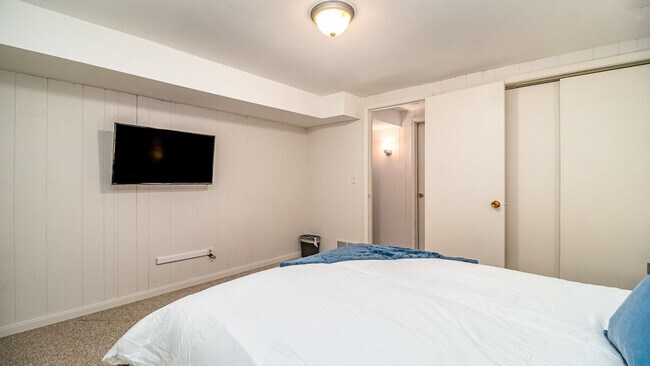 Building Photo - 886 Arthur Dr