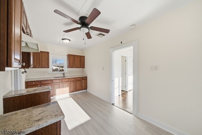 Building Photo - 75 Lakeview Terrace