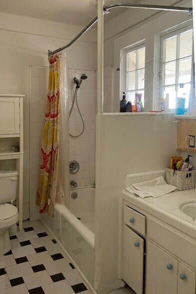 Building Photo - 8337 Lookout Mountain Ave