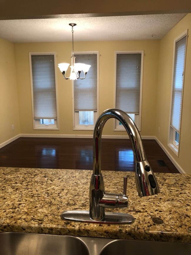 Building Photo - ***PENDING APPLICATION***Great Home on Corner Lot!