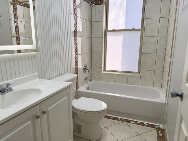 Building Photo - 5025 S Michigan Ave