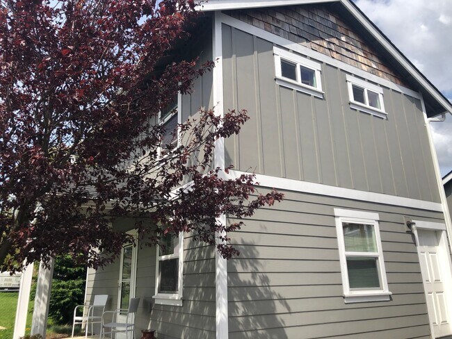 Building Photo - Newer Pet Friendly Home with detached Garage close to Barkley Trail system