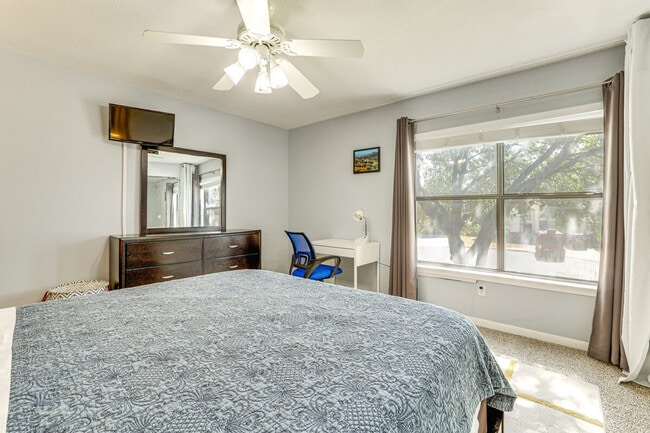 Building Photo - 1122 Gruene Rd