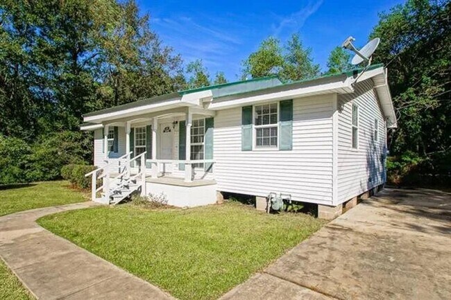 Building Photo - Cottage Core Vibes