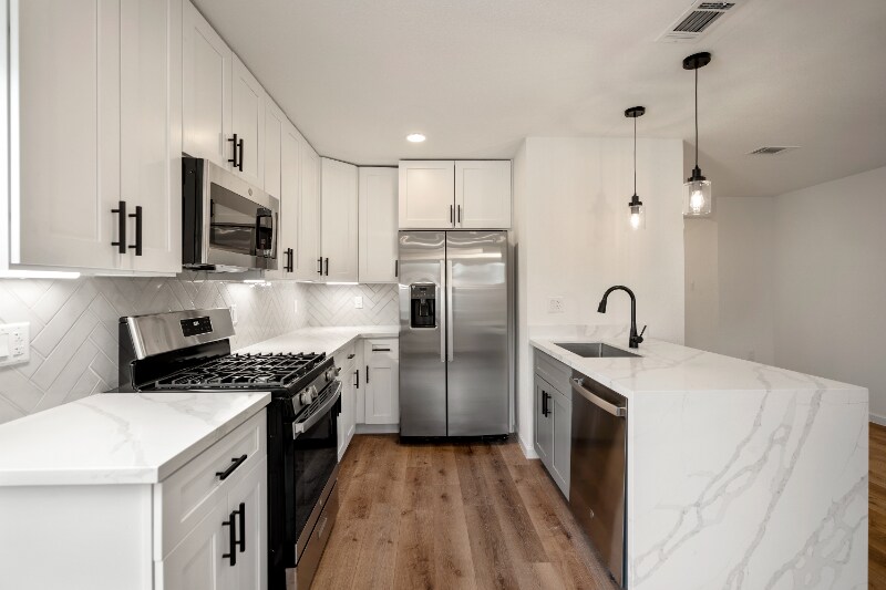 Primary Photo - 3923 Alsace St