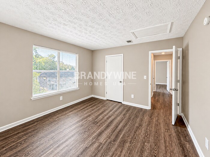 Building Photo - 3031 Kenville Ln