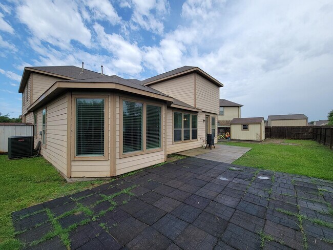 Building Photo - 5046 Longlane Dr