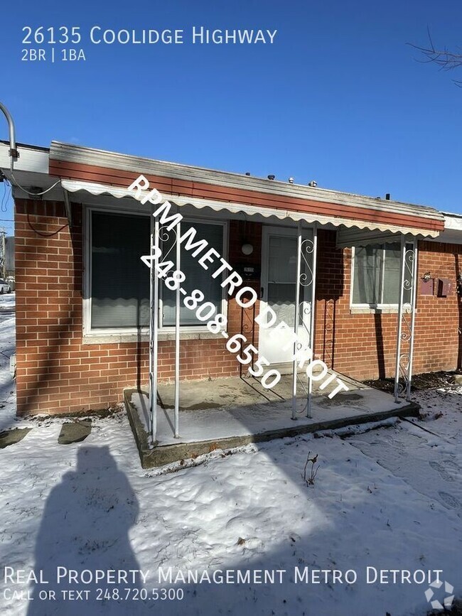 Building Photo - Oak Park 2-bedroom Duplex with Berkley Sch...