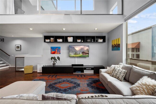 Building Photo - 3044 Commerce St