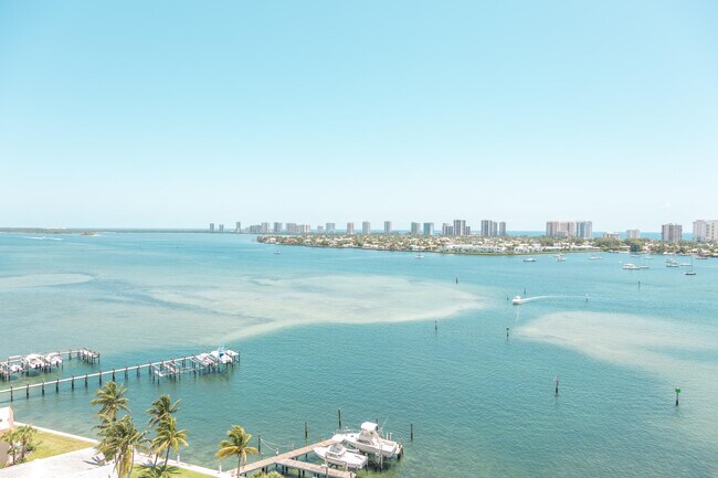 Building Photo - 2650 Lake Shore Dr