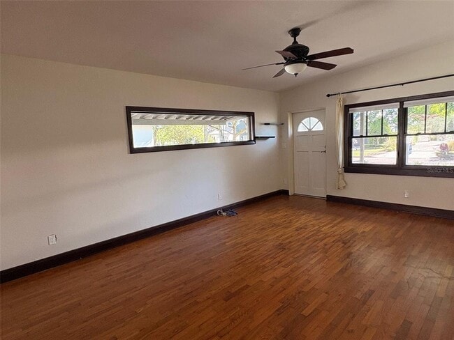 Building Photo - 1137 Oaks Blvd