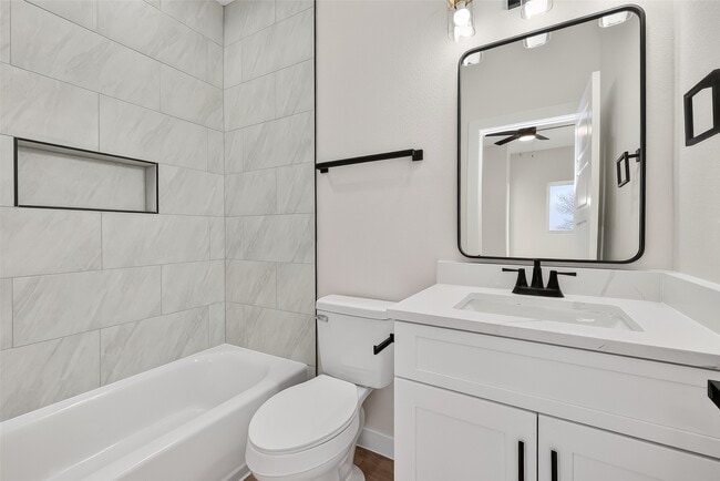 Building Photo - 5523 Haight St