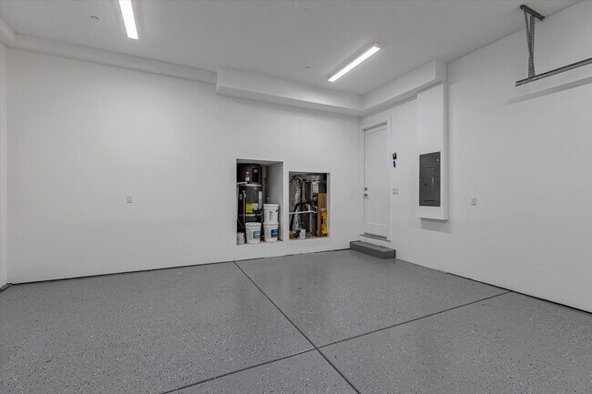 Building Photo - Newer High-Tech Home | Top Schools | Great...