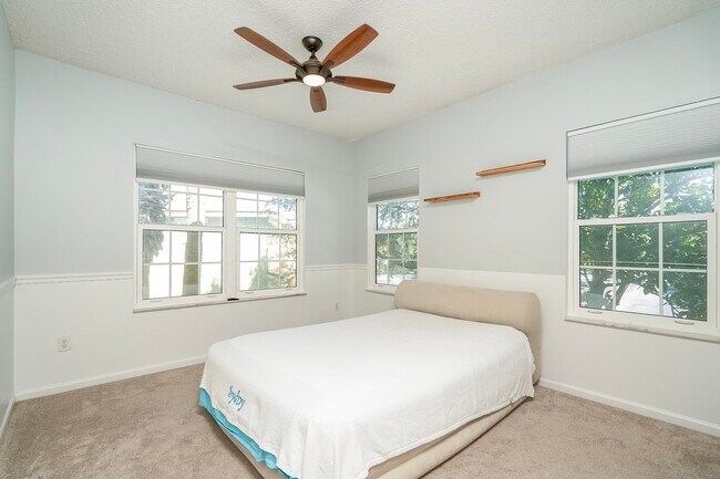 Building Photo - 1005 Bella Vista Blvd