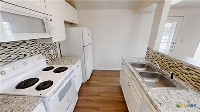 Building Photo - 3032 Carroll Dr