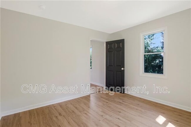 Building Photo - 551 Valley Hill Rd SE