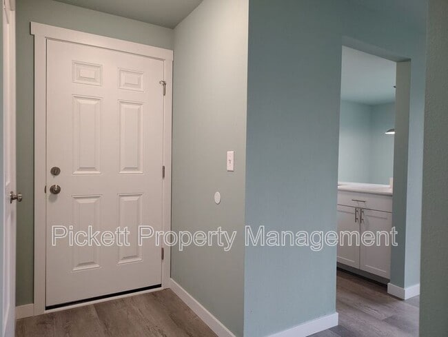 Building Photo - 3340 Narrows View Ln NE