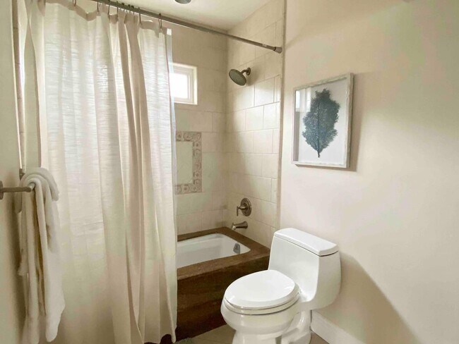 Building Photo - 3005 Strongs Dr