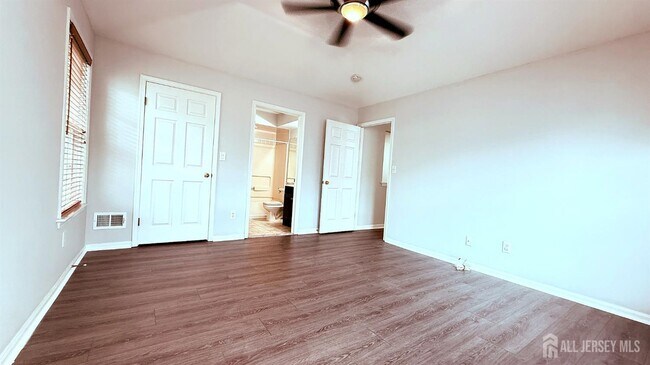 Building Photo - 434 Waterford Dr