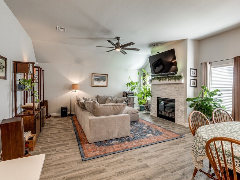 Building Photo - 9209 Anaum Ln