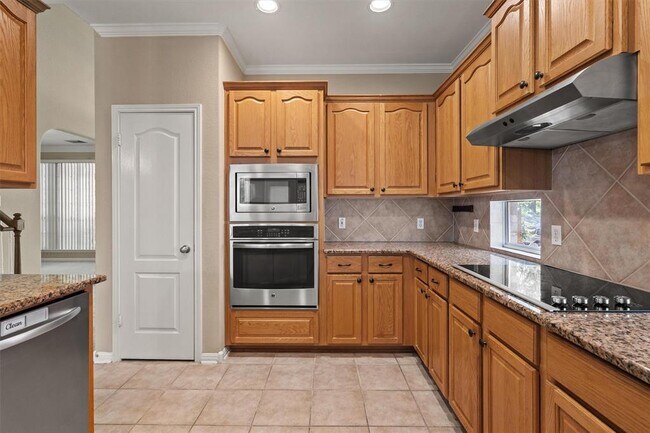 Building Photo - 9013 Sautelle Ln