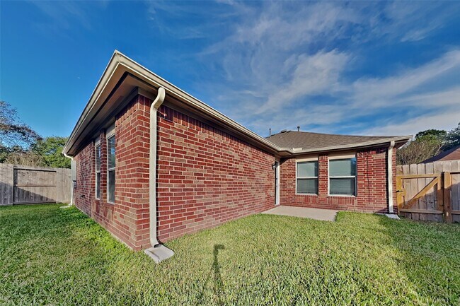 Building Photo - 26849 Armor Oaks Dr