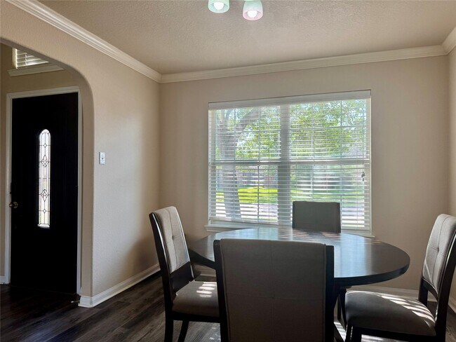 Building Photo - 4015 Redwood Arbor Ln