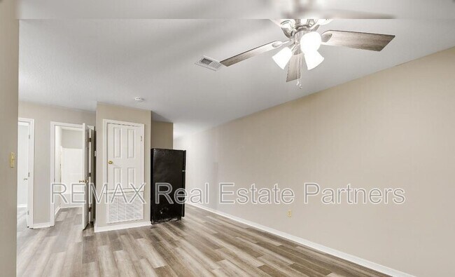 Building Photo - 900 Cypress Ave
