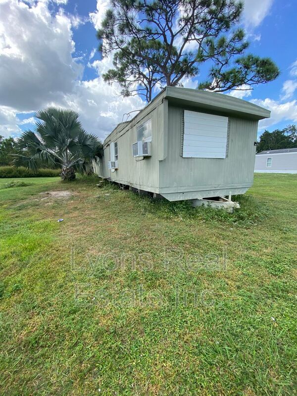 Building Photo - 8086 Heck Dr