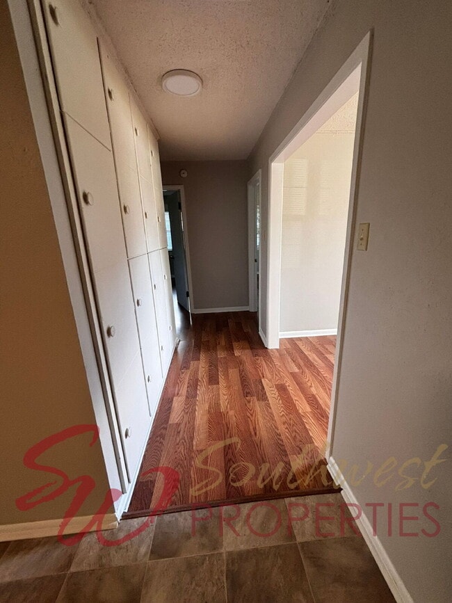 Building Photo - Cozy 2 Bed, 1 Bath Home