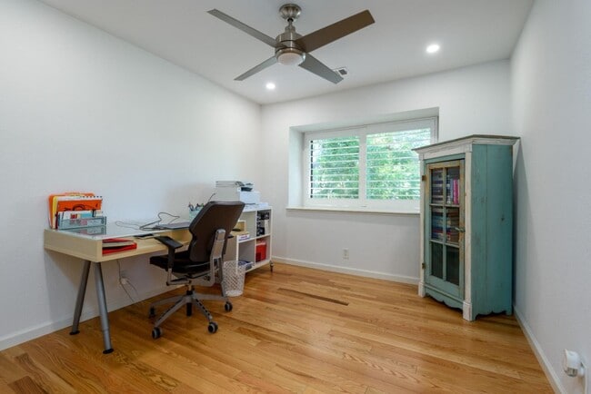 Building Photo - 1216 Chantal Way