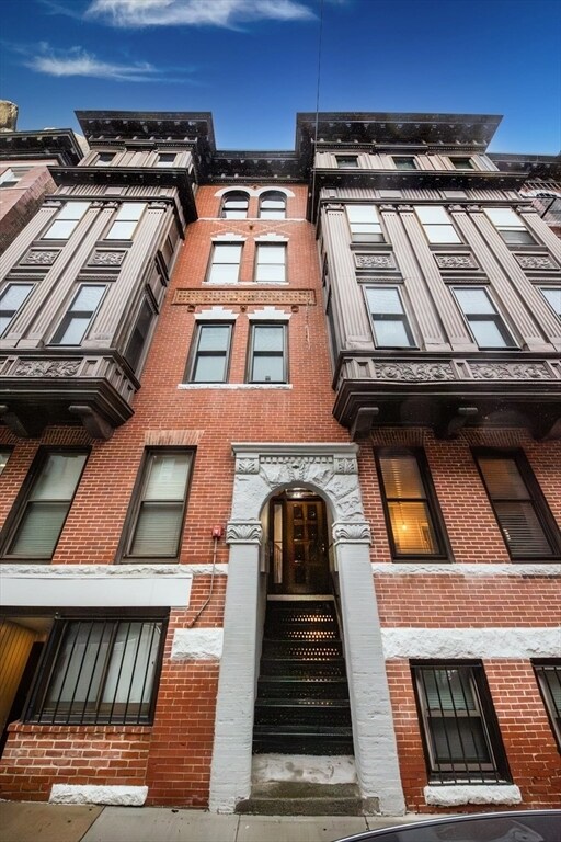 Building Photo - 8 Battery St