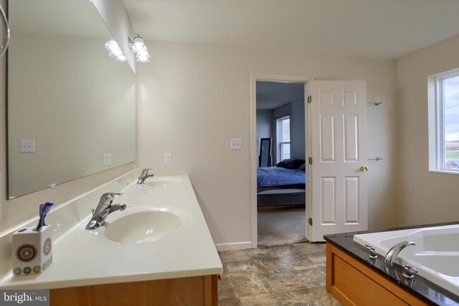 Building Photo - 158 McIntosh Ln