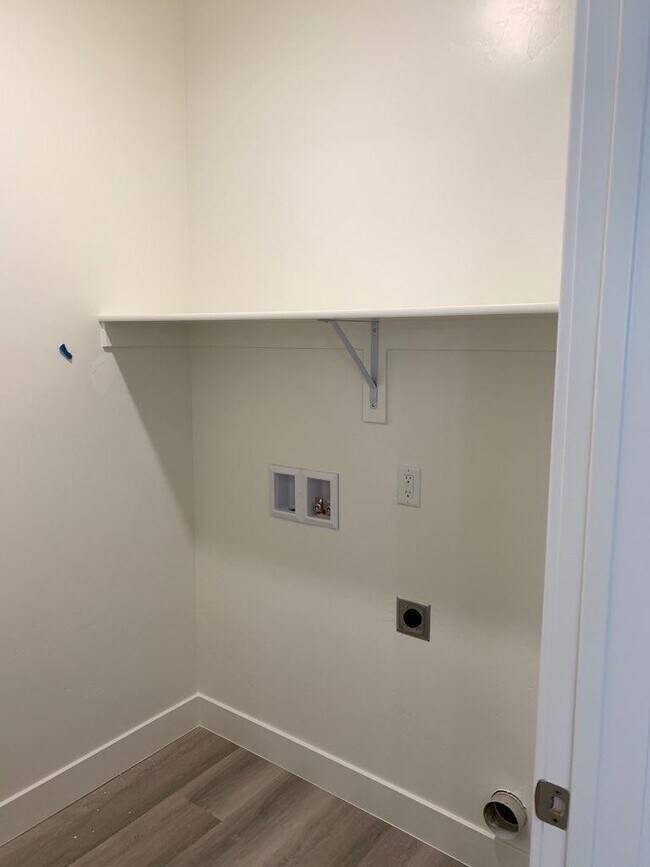 Building Photo - 4 Bedroom Home With RV Parking