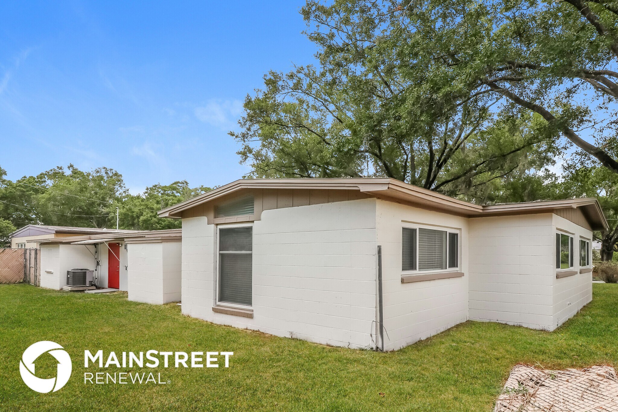 Building Photo - 827 E River Dr
