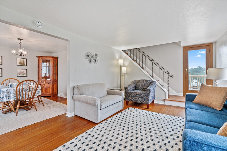 Building Photo - 802 Dunster St