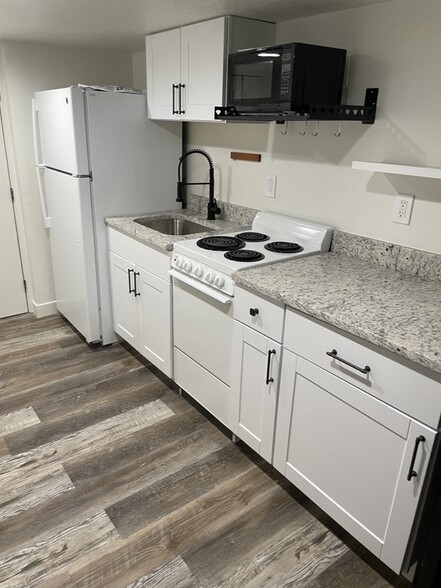 Building Photo - 836 E 400 N