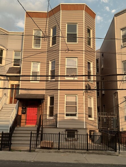 Unit 2 - 74 Baldwin Ave