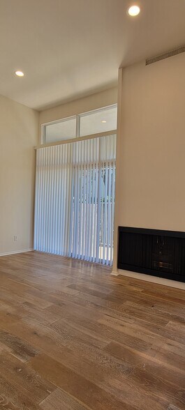 Building Photo - 4251 W Sarah St