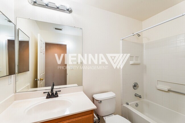 Building Photo - Cute 3 Bedroom Home in Twelve Bridges