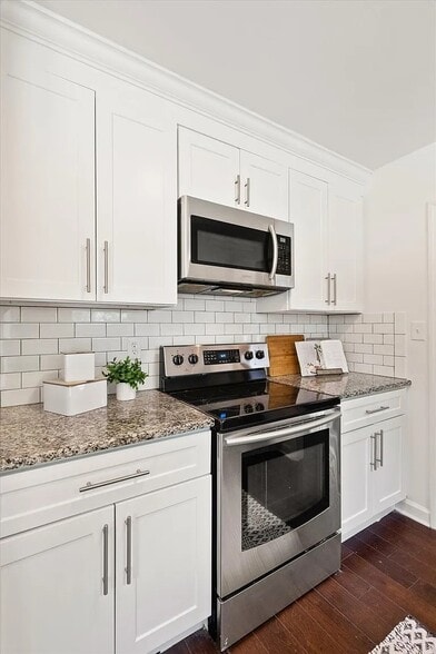 Building Photo - 723 Riverview Dr